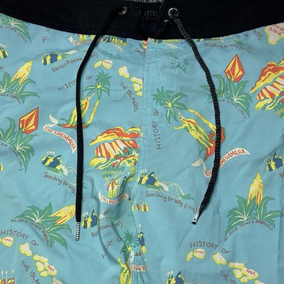 Volcom Board Shorts Mens Mod Tech Hawaii Swim Trunks Surf Beach UK Flag Size 31 - Picture 4 of 12